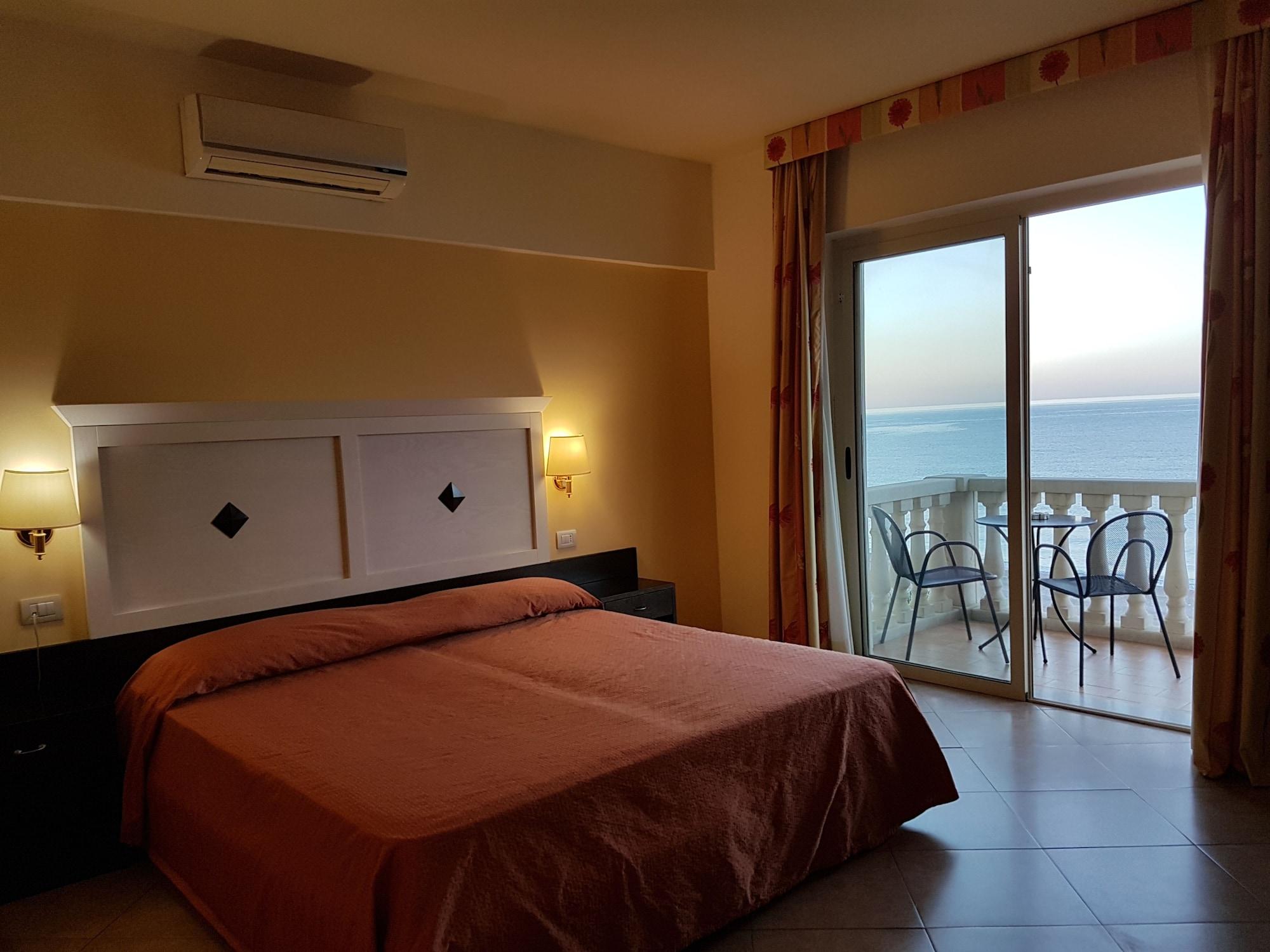 Hotel Orizzonte Letojanni Exteriér fotografie